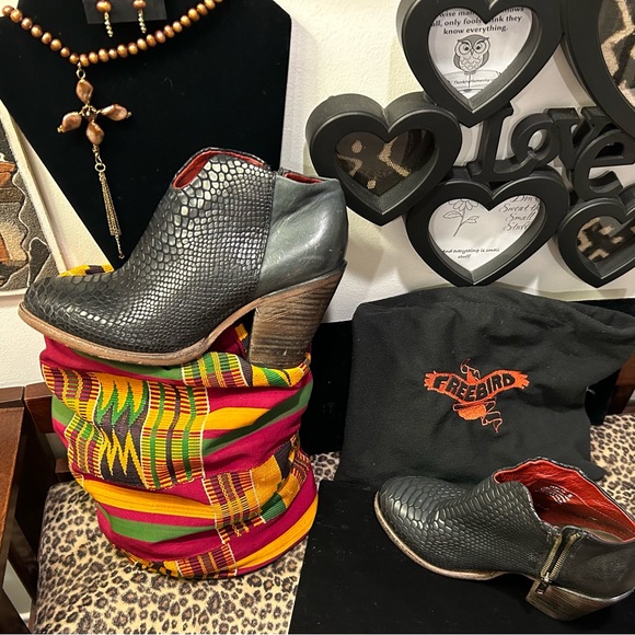 Leather boots - Picture 3 of 4